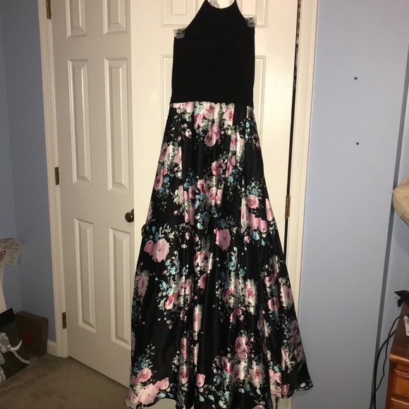 Prom Dress - Picture 2 of 8